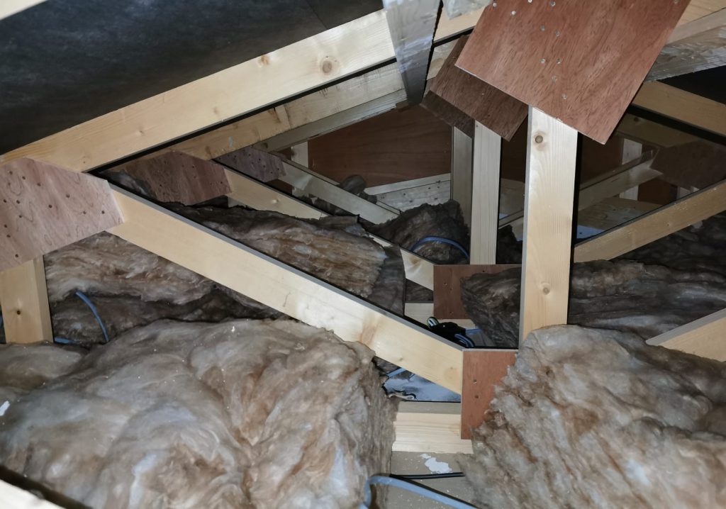 park home surveys; Gap in the loft insulation
