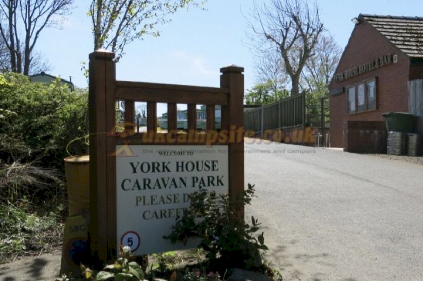 York House Hotel & Caravan Park