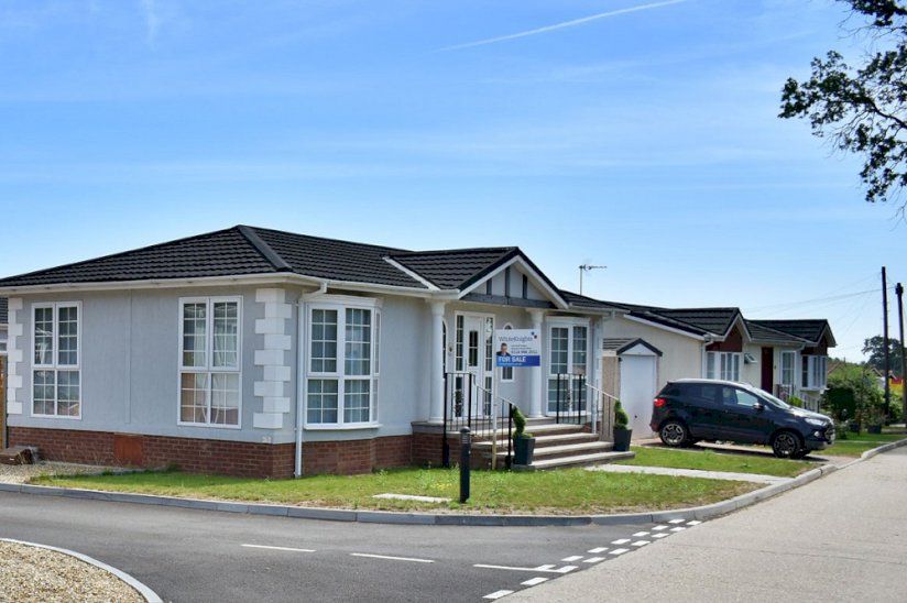 Loddon Court Farm Residential Park Homes For Sale, Berkshire Loddon Court Farm Residential Park Homes For Sale, Berkshire