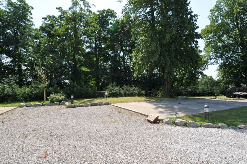 The Flying Horseshoe Lodge Park
