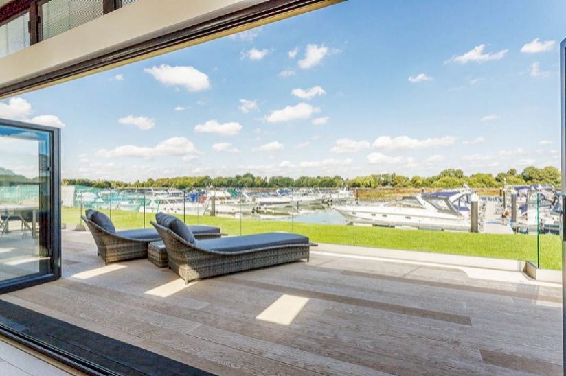Racecourse Marina- Lodges For Sale in Berkshire Racecourse Marina- Lodges For Sale in Berkshire