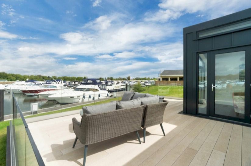 Racecourse Marina- Lodges For Sale in Berkshire Racecourse Marina- Lodges For Sale in Berkshire