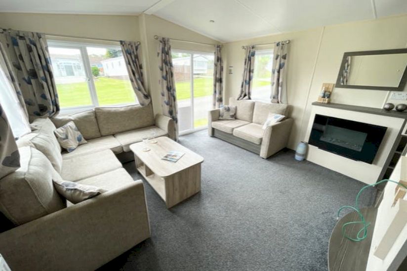 Three Bed Regal Kingston Deluxe (39x13) 2016 Three Bed Regal Kingston Deluxe (39x13) 2016