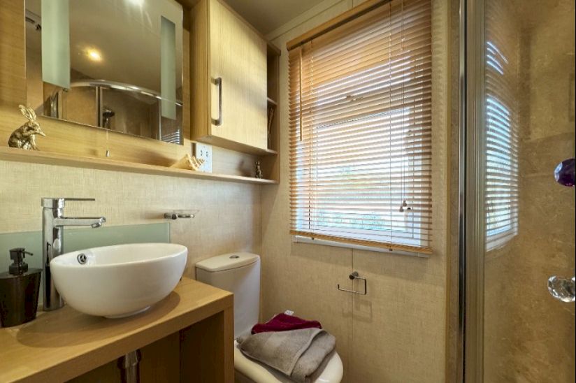 Two Bed Swift Champagne (40x13) 2010 Two Bed Swift Champagne (40x13) 2010