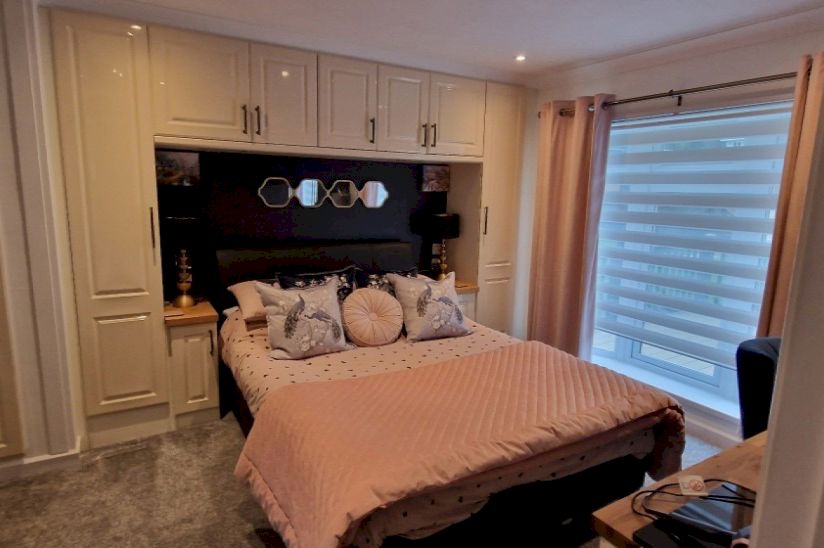 Private Sale Three Bed Stately Albion Chatsworth Crystal (42x22) Private Sale Three Bed Stately Albion Chatsworth Crystal (42x22)