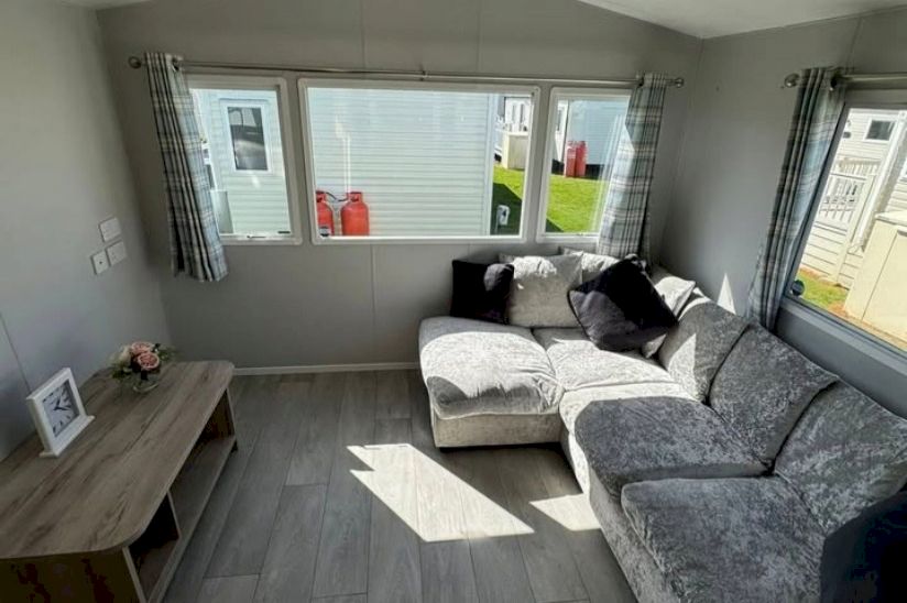 Two Bed Delta Santana (26 x 10) 2010 Two Bed Delta Santana (26 x 10) 2010