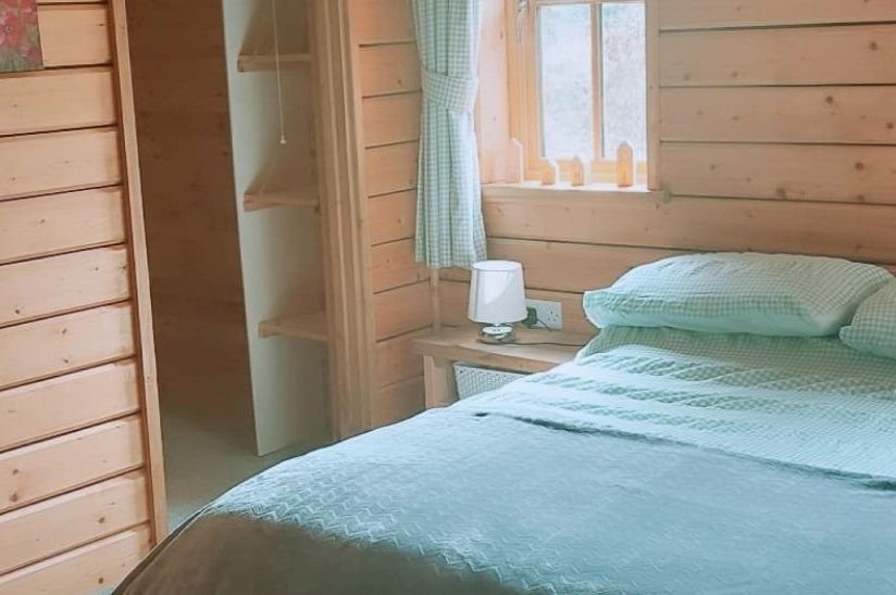 Three Bed Owl Cabin (48.5x25.5) Three Bed Owl Cabin (48.5x25.5)