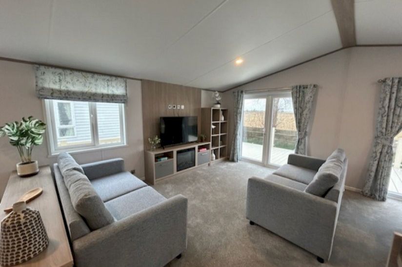 Two Bed Atlas Wisteria (40x20) 2022 Two Bed Atlas Wisteria (40x20) 2022