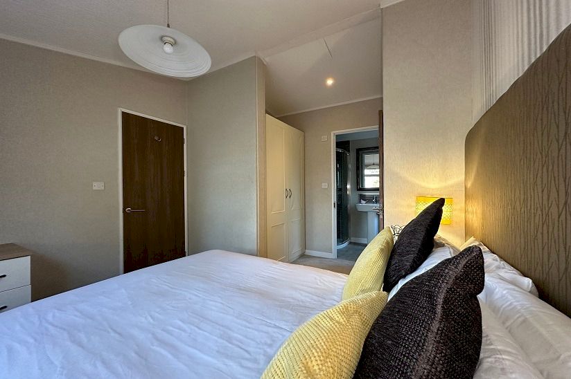 Two Bed Omar Westfield (34x16) 2014 Two Bed Omar Westfield (34x16) 2014