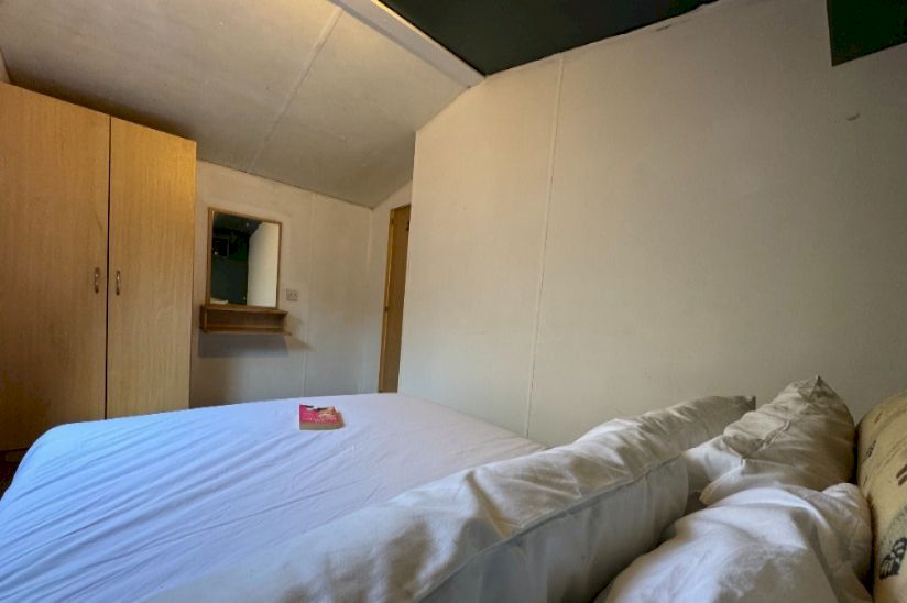 Two Bed Delta Santana (30x12) 2009 Two Bed Delta Santana (30x12) 2009