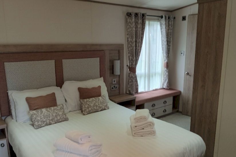 Two Bed Redstart Two Bed Redstart