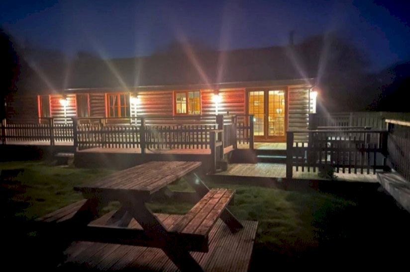 Three Bed Owl Cabin (48.5x25.5) Three Bed Owl Cabin (48.5x25.5)