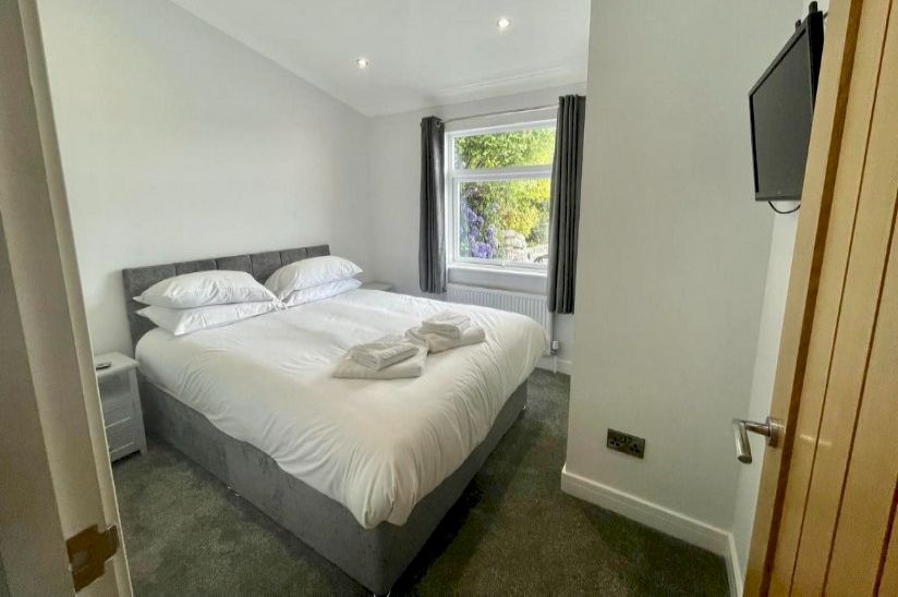 Three Bed Bespoke Forest Lodge (40x20) Three Bed Bespoke Forest Lodge (40x20)