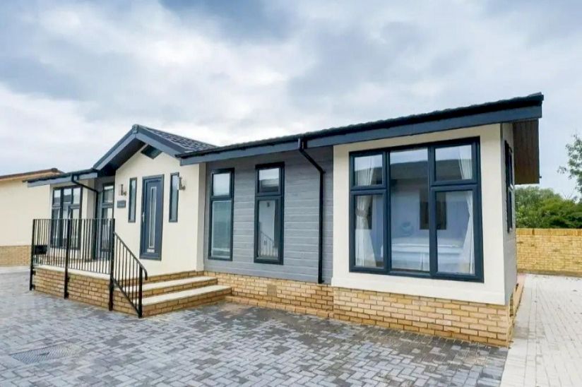 Two Bed Stately Albion Wentwood (45x20) Two Bed Stately Albion Wentwood (45x20)