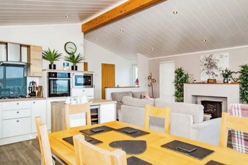 Three Bed Caerley Three Bed Caerley