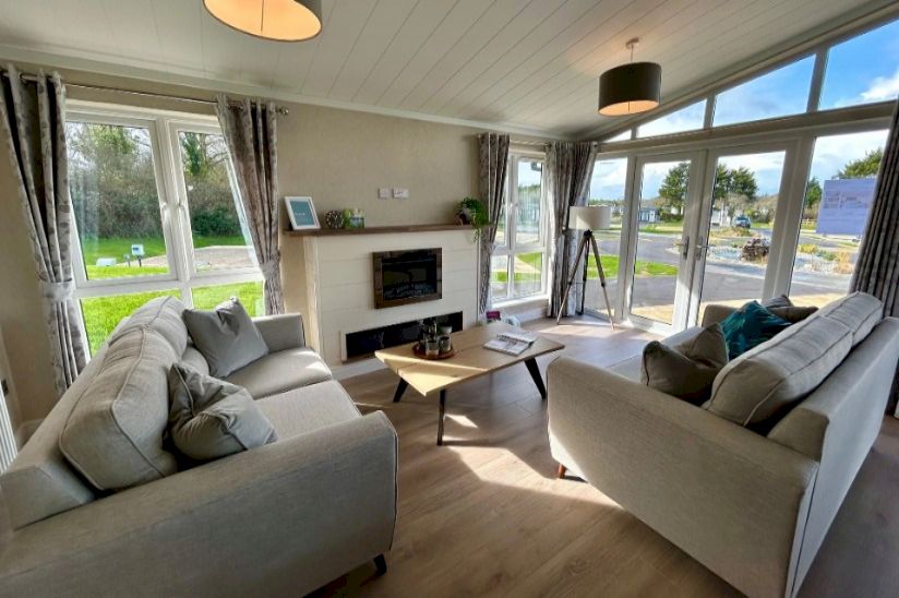 Two Bed Omar Kingfisher (40x20) 2023 Two Bed Omar Kingfisher (40x20) 2023