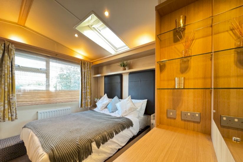 Two Bed Swift Champagne (40x13) 2010 Two Bed Swift Champagne (40x13) 2010