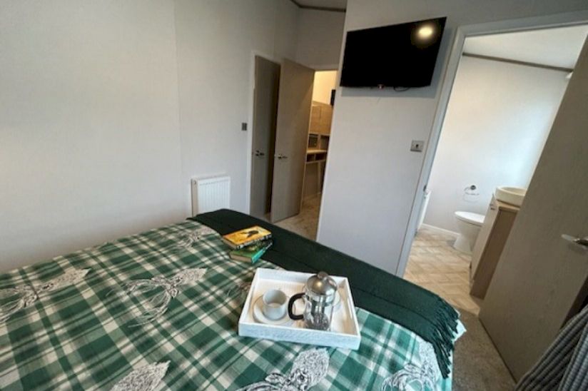Two Bed Atlas Wisteria (40x20) 2022 Two Bed Atlas Wisteria (40x20) 2022