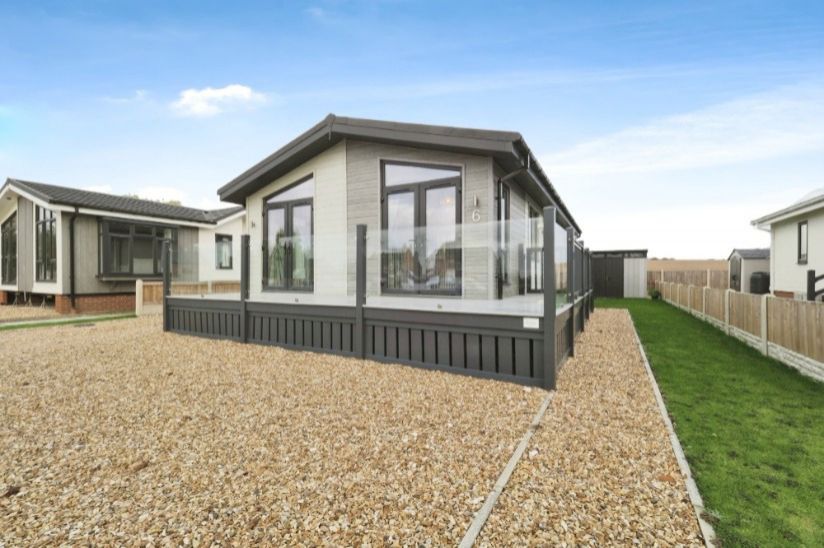 Two Bed Preowned Willerby Acorn (40x20) Two Bed Preowned Willerby Acorn (40x20)