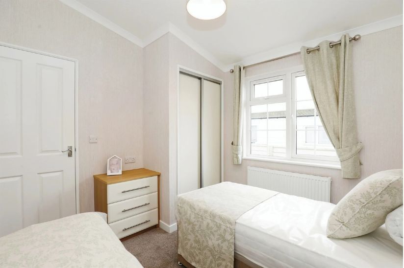 Large Twin Bedroom Large Twin Bedroom