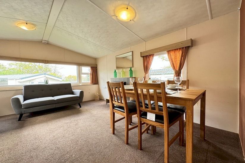 Two Bed Delta Radiant (35x12) 2013 Two Bed Delta Radiant (35x12) 2013