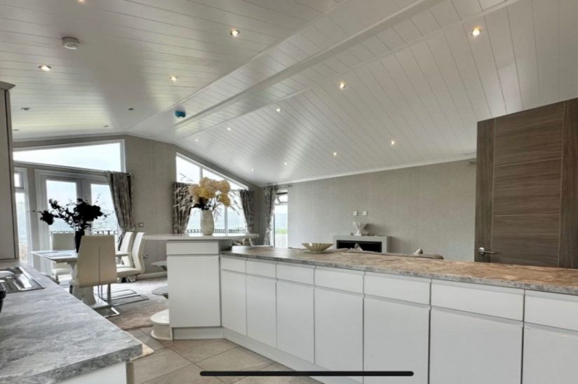 Two Bed Stately Albion Warwick Executive (45x20) Two Bed Stately Albion Warwick Executive (45x20)