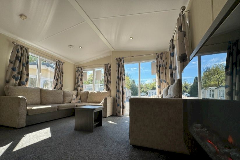 Three Bed Regal Kingston (39x13) 2016 Three Bed Regal Kingston (39x13) 2016