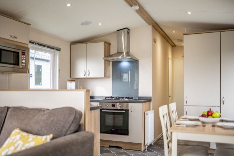 Two Bed Love Royal Poplar 2023 (35x12) Two Bed Love Royal Poplar 2023 (35x12)