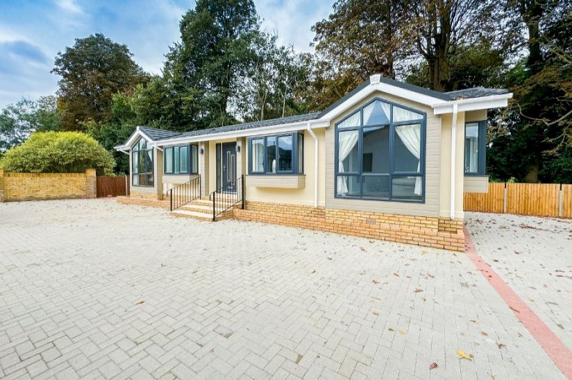 Two Bed Stately Albion Kensington (50x20) Two Bed Stately Albion Kensington (50x20)