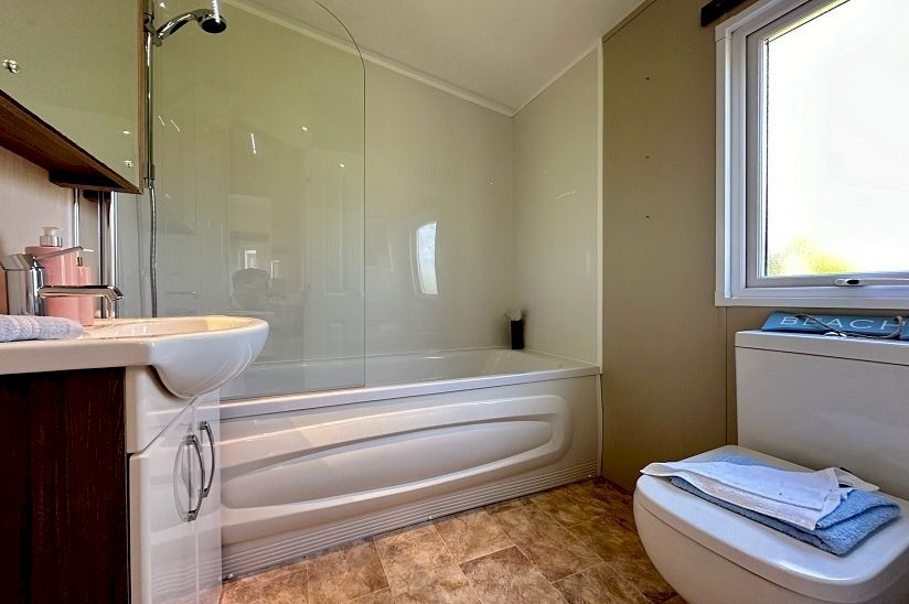 Two Bed Delta Superior (40x13) 2014 Two Bed Delta Superior (40x13) 2014