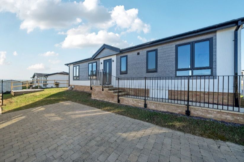NEW Two Bed Prestige Residence (45x20) NEW Two Bed Prestige Residence (45x20)