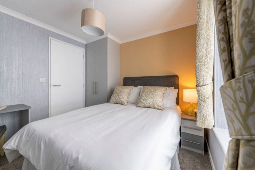Two Bed Omar Image (40x20) Two Bed Omar Image (40x20)