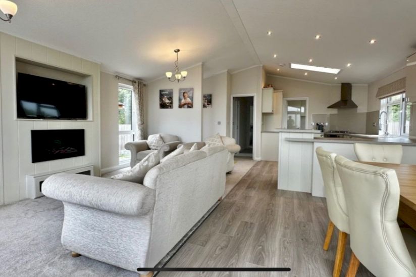 Two Bed Stately Albion Warwick Executive (45x20) Two Bed Stately Albion Warwick Executive (45x20)