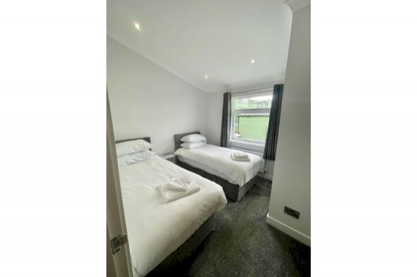 Three Bed Bespoke Forest Lodge (40x20) Three Bed Bespoke Forest Lodge (40x20)