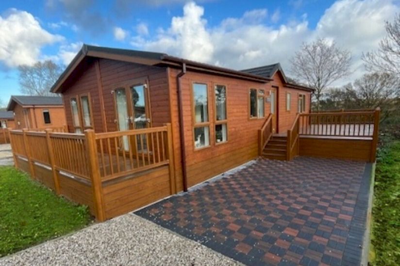 Two Bed Kingston Carisbrook (42x20) Two Bed Kingston Carisbrook (42x20)