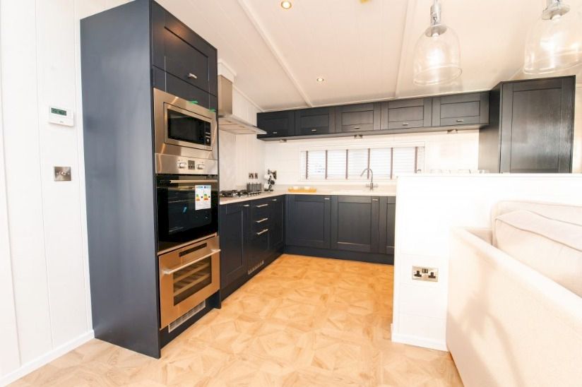 Two Bed Prestige Hampton (45x22) Two Bed Prestige Hampton (45x22)