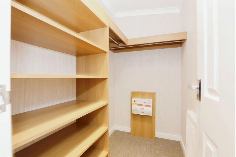 Walk-in Wardrobe Walk-in Wardrobe