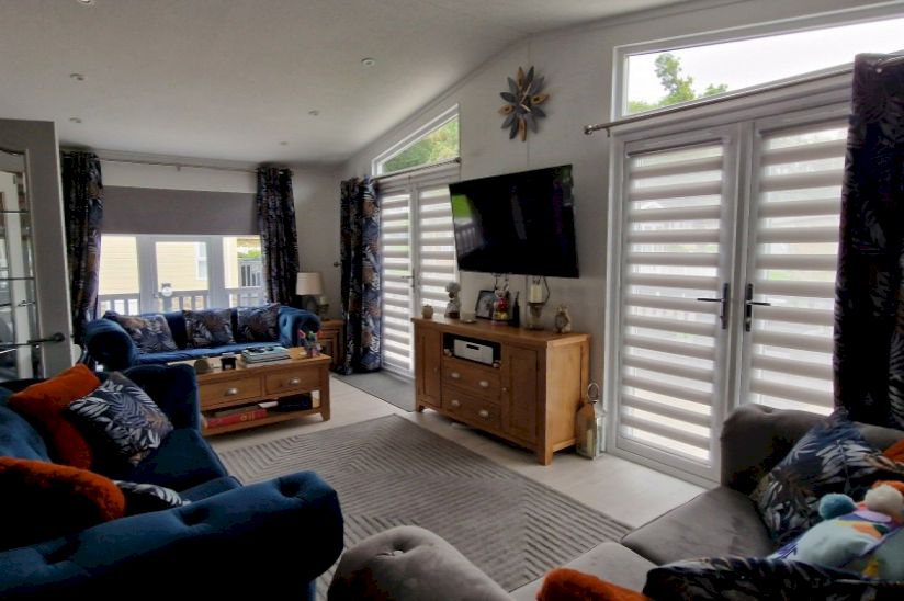 Private Sale Three Bed Stately Albion Chatsworth Crystal (42x22) Private Sale Three Bed Stately Albion Chatsworth Crystal (42x22)