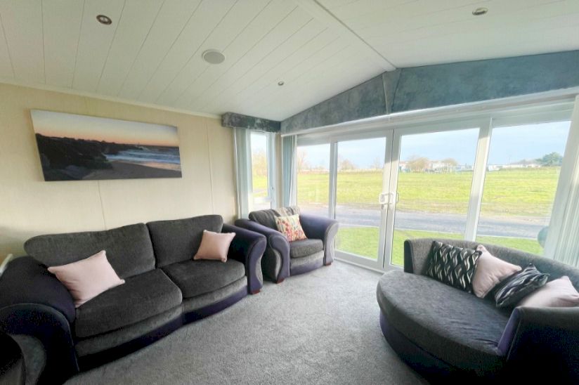 Two Bed Swift Champagne (41x13) 2014 Two Bed Swift Champagne (41x13) 2014