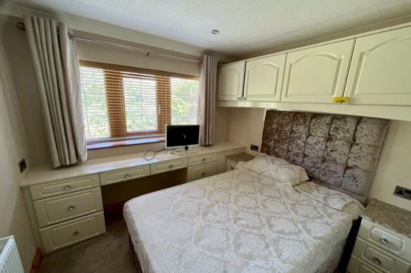 Three Bed Bespoke Richmond Park Home Three Bed Bespoke Richmond Park Home