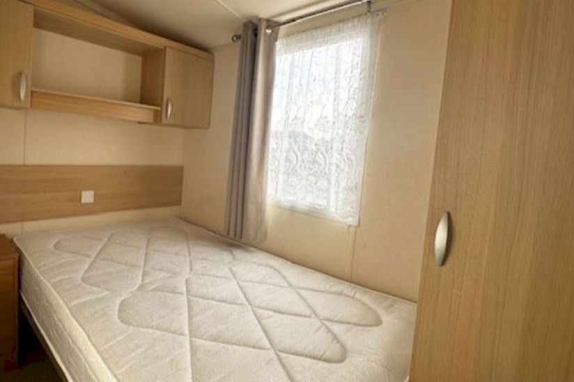 Two Bed Swift Burgundy Two Bed Swift Burgundy
