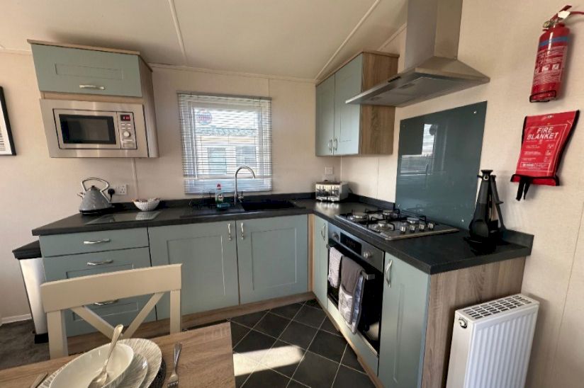 Three Bed Love Royale (40x13) 2023 Three Bed Love Royale (40x13) 2023