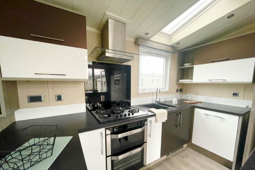 Two Bed Swift Champagne (41x13) 2014 Two Bed Swift Champagne (41x13) 2014