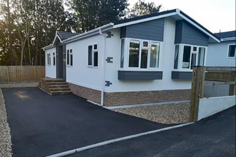 Two Bed Stately Tredegar Contemporary (40x20) Two Bed Stately Tredegar Contemporary (40x20)