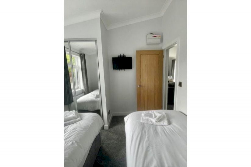 Three Bed Bespoke Forest Lodge (40x20) Three Bed Bespoke Forest Lodge (40x20)
