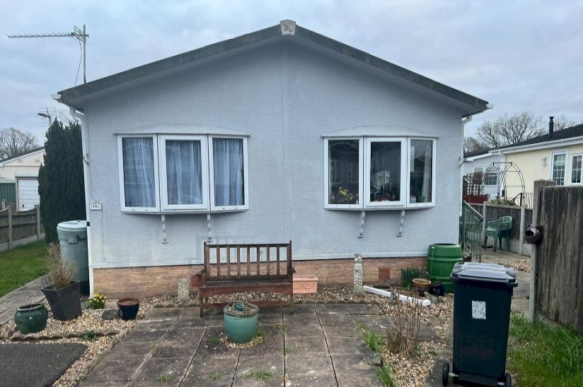 Two Bed Refurbished Stately Park Home (36x20) Two Bed Refurbished Stately Park Home (36x20)