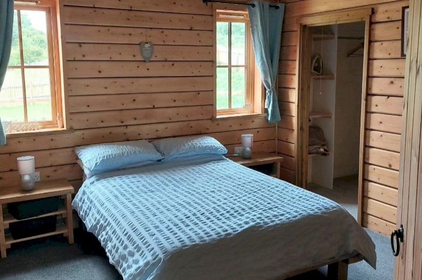 Three Bed Owl Cabin (48.5x25.5) Three Bed Owl Cabin (48.5x25.5)