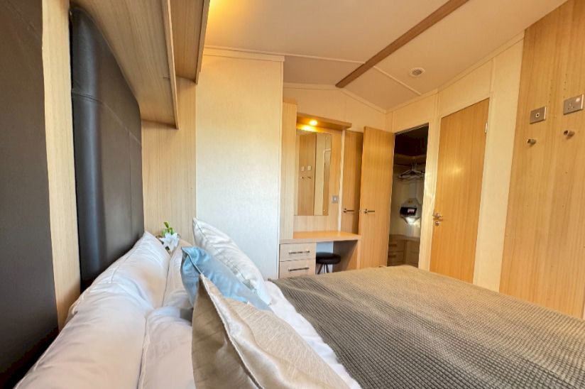 Two Bed Swift Champagne (40x13) 2010 Two Bed Swift Champagne (40x13) 2010