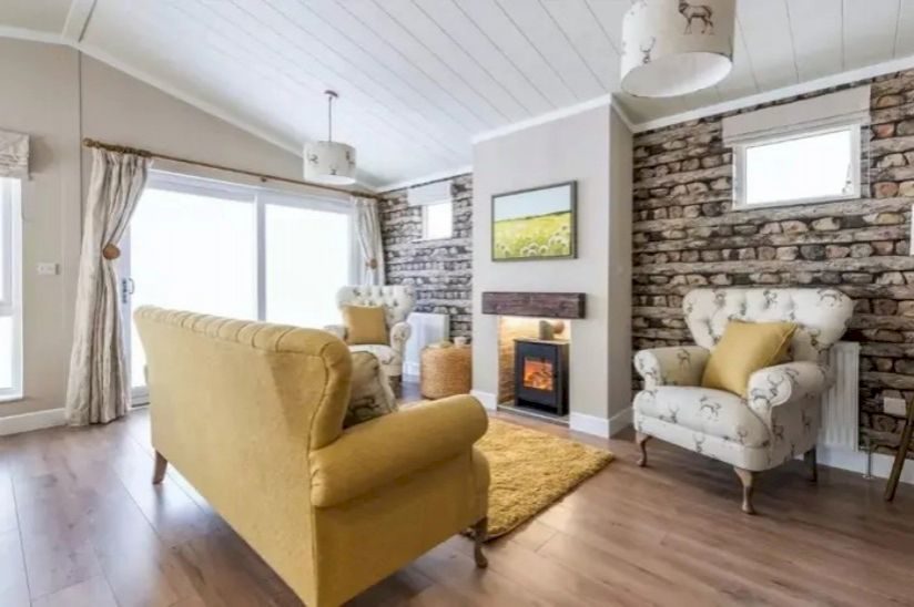 Two Bed Omar Spinney (40x20) 2023 Two Bed Omar Spinney (40x20) 2023