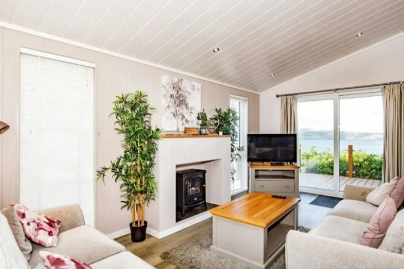 Three Bed Caerley Three Bed Caerley